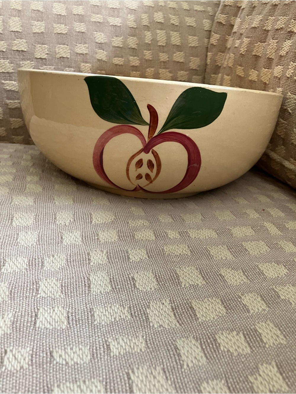 Vintage Watt Pottery Serving Bowl #73 Open Apple Pattern. 9.5 inches